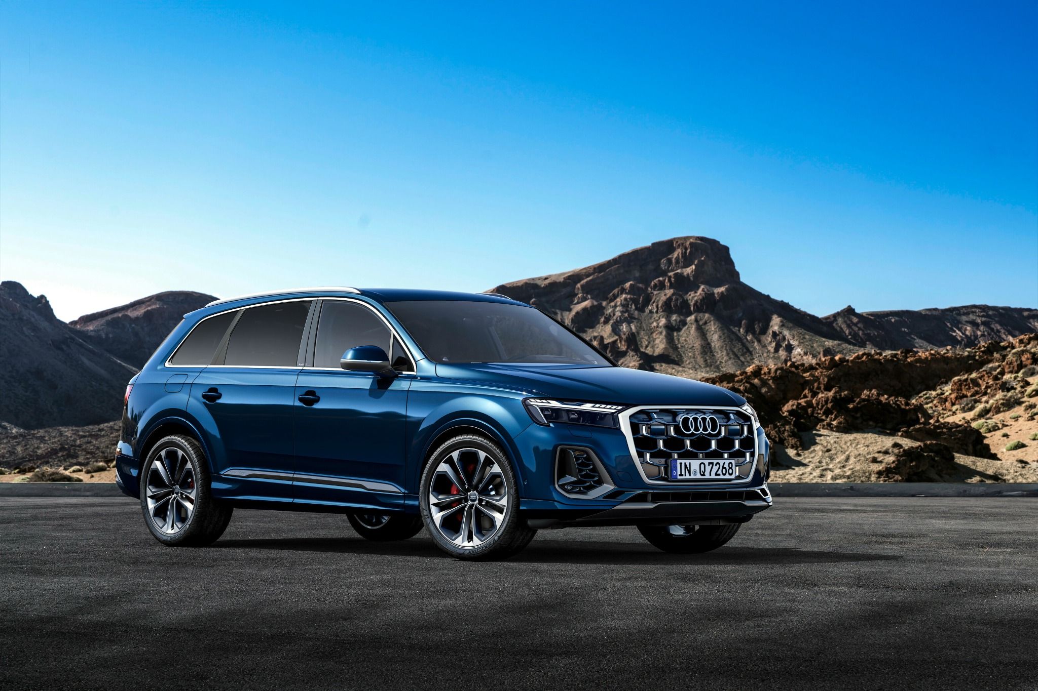 Brand-New 2024 Audi Q7 front