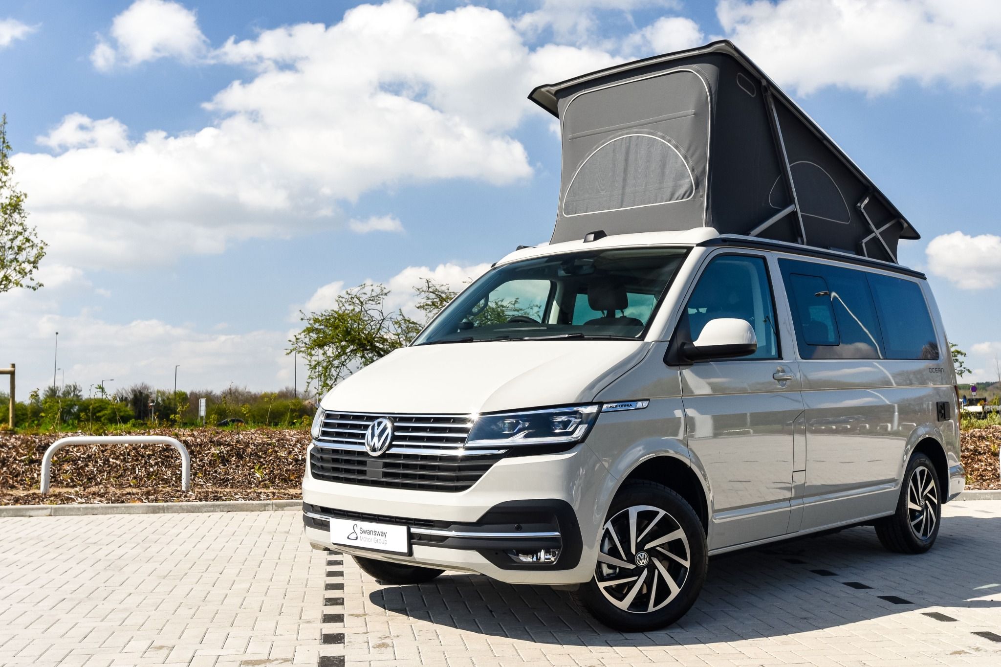 Volkswagen California Ocean Roof extended