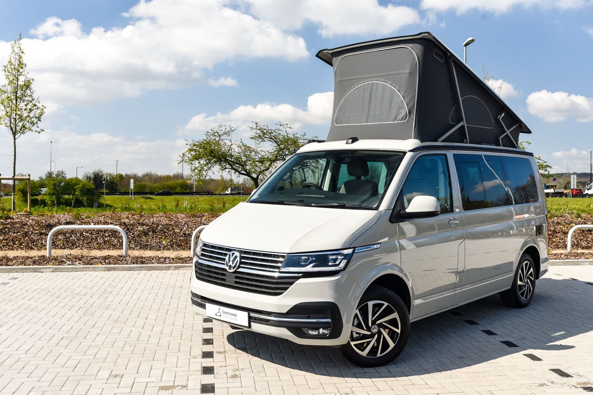 Volkswagen California Ocean Roof extended