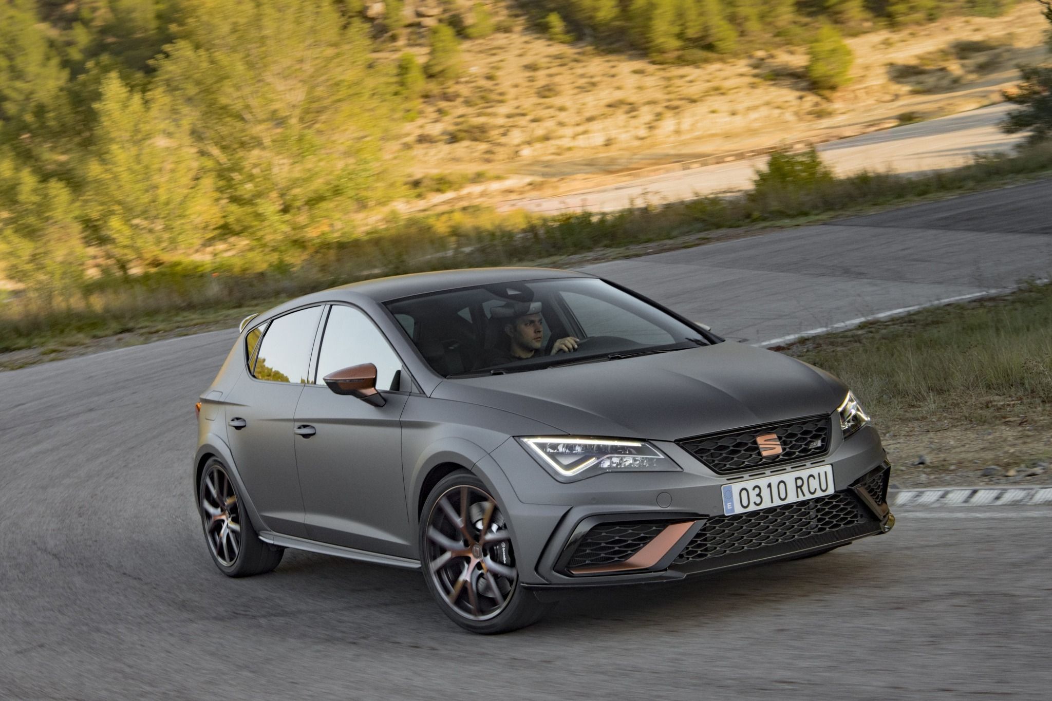 SEAT Leon CUPRA driving round a corner